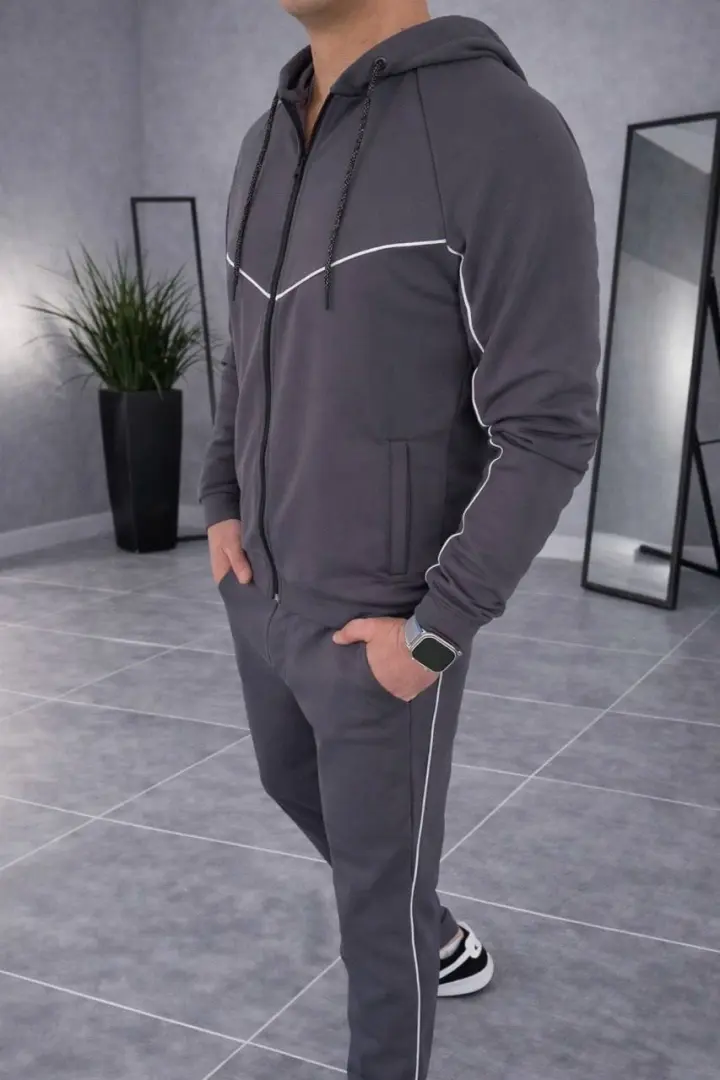 Спортивный костюм с капюшоном  LYR-0263A700