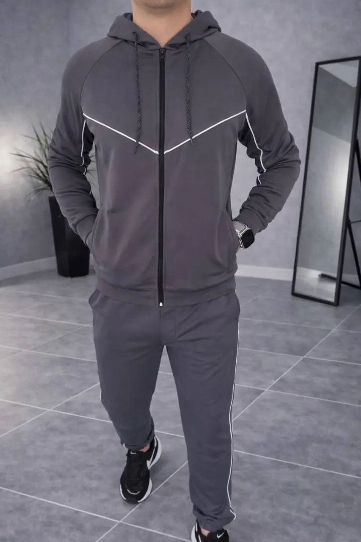 Спортивный костюм с капюшоном  LYR-0263A700