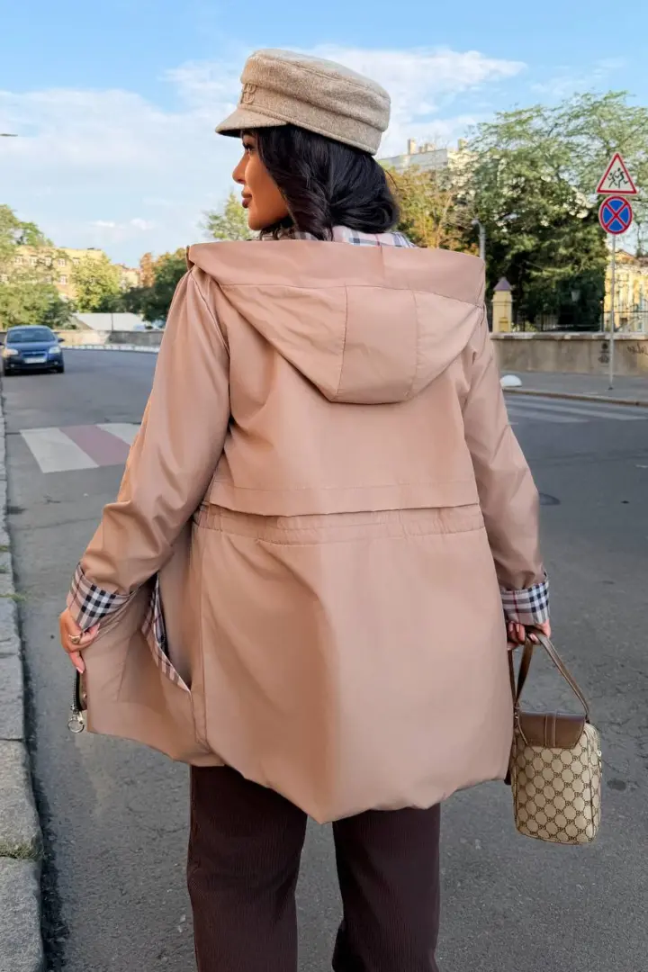 Стильная куртка женская  DVAR-5572A810