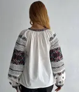 Блуза  с вишитими рукавами  AMU-5613A850 