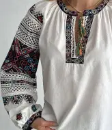 Блуза  с вишитими рукавами  AMU-5613A850 