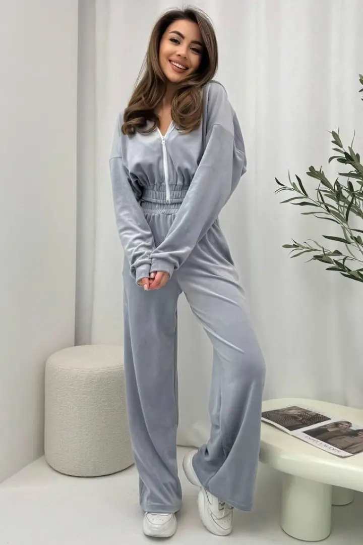 Спортивный костюм с короткой кофтой AJO-451A550