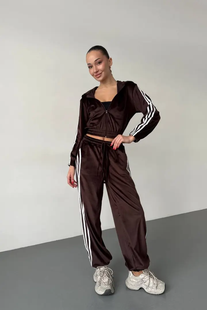 Спортивный костюм с лампасами DMP-R1923A550