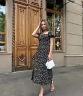 Летнее платье с разрезом на ноге AXY-040A250