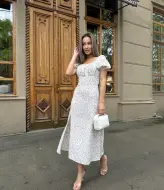 Летнее платье с разрезом на ноге AXY-040A250