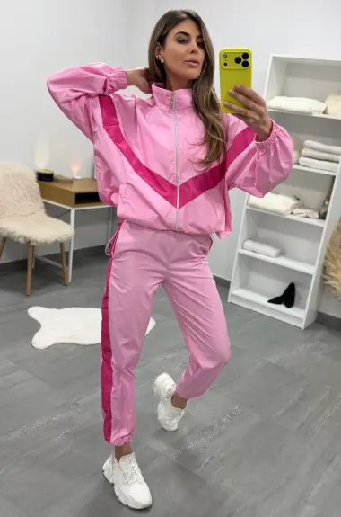 Женский спортивный костюм из плащевки DMP-R1460A530B580 Женский спортивный костюм из плащевки DMP-R1460A530B580