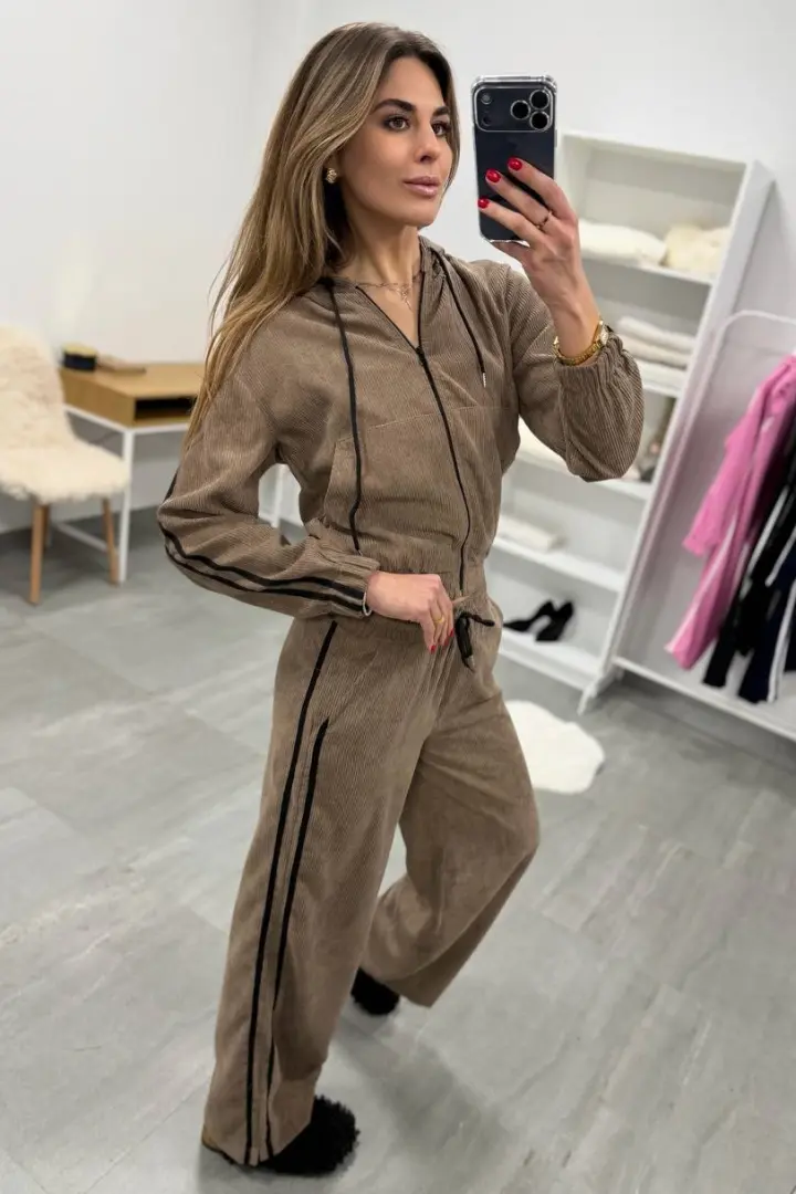 Спортивный костюм с лампасами  DMP-R1895A570